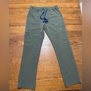 Figs Cairo Cargo Scrub Pants (Moss, Size Medium Regular)
